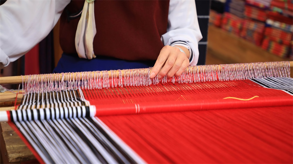 摄图网_501244267_织布(企业商用).jpg